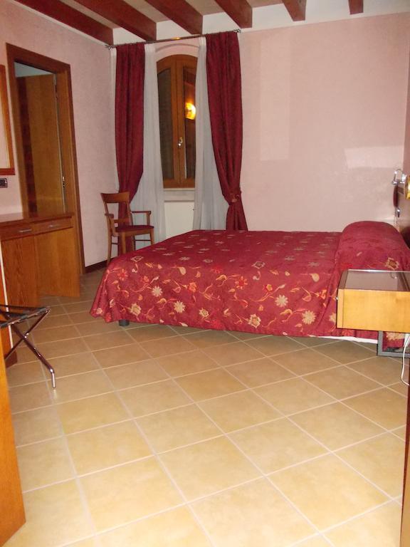 Albergo Le Piante Manerba del Garda Oda fotoğraf